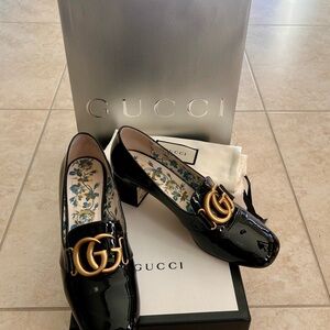 Gucci Women's Black Loafers with Gold Accent